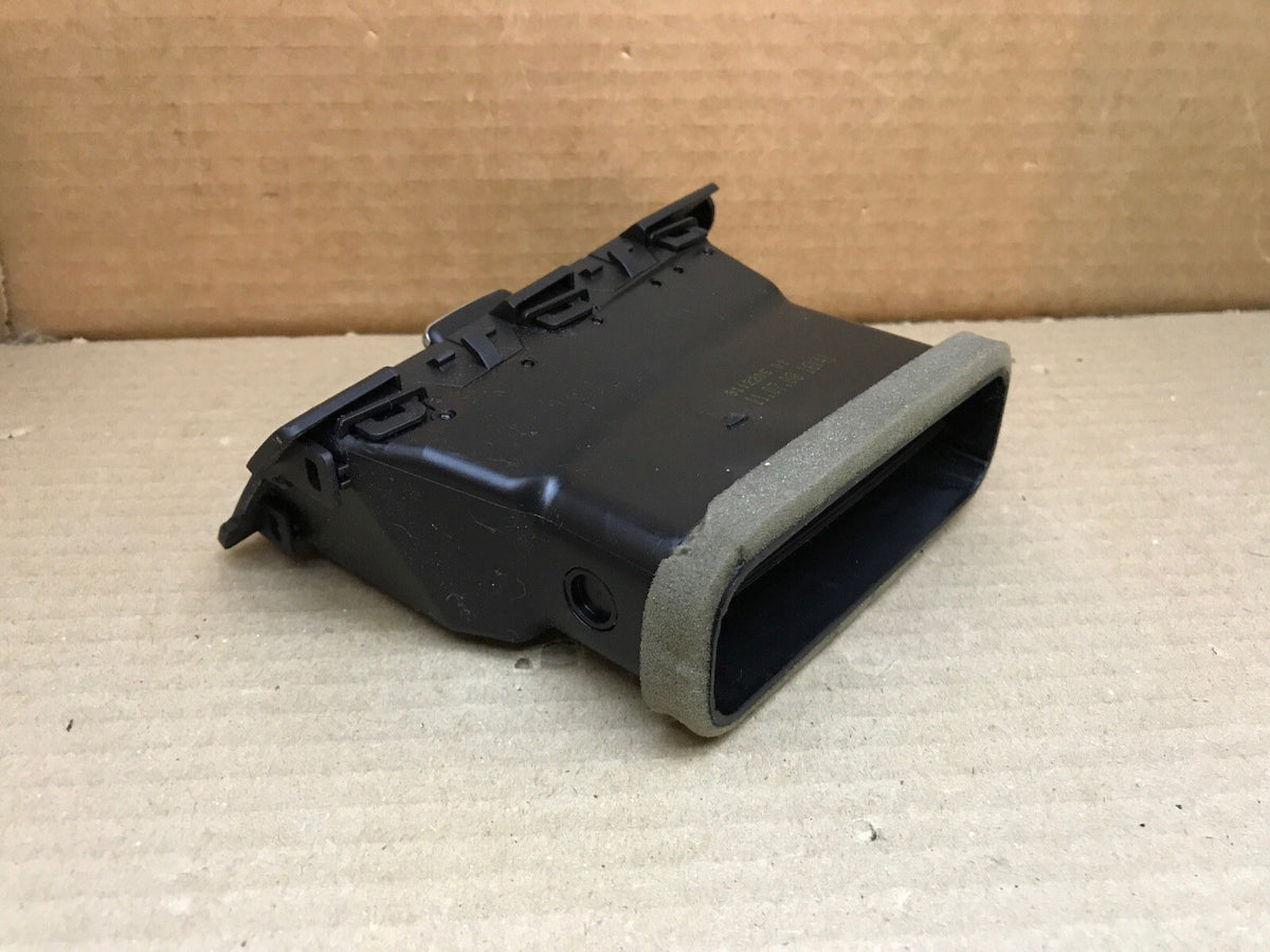 04 10 BMW E60 RIGHT PASSENGER FRESH AIR GRILLE VENT OEM 525 528 530 535 545 5503