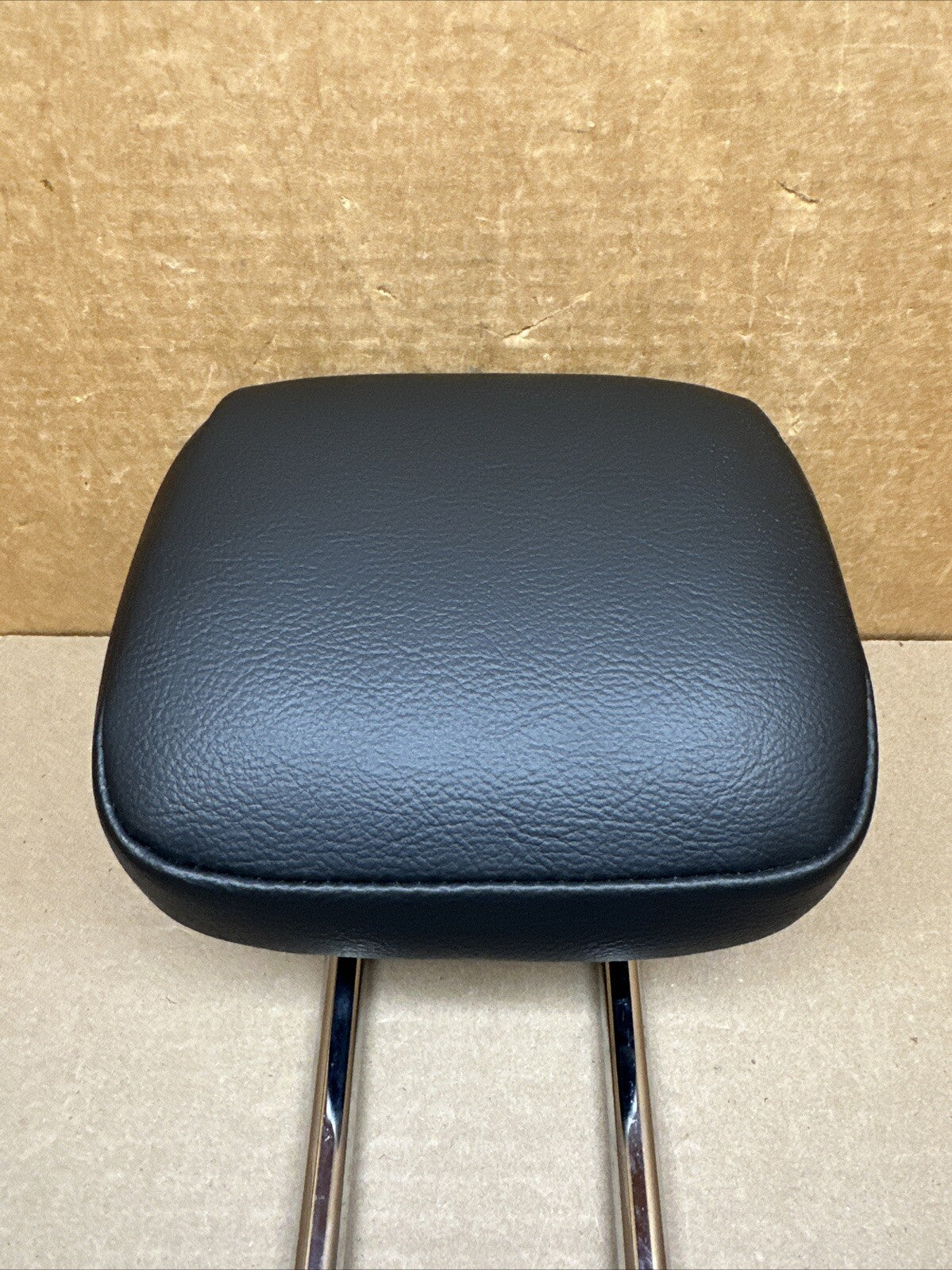 2017 2024 CHRYSLER PACIFICA REAR 3RD ROW CENTER SEAT HEADREST OEM BLACK LEATHER2