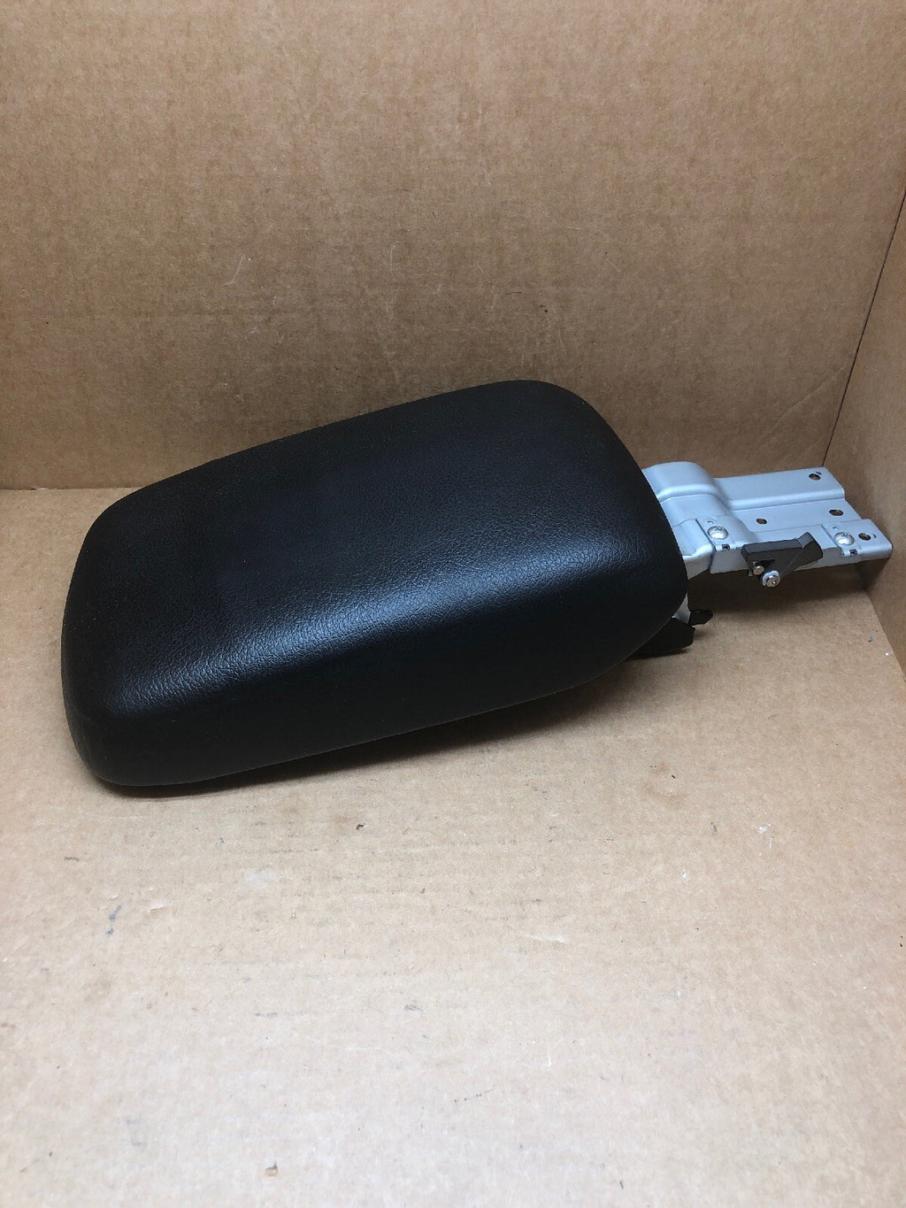 2012 2015 SUBARU IMPREZA CROSSTREK CENTER CONSOLE ARMREST LID BLACK OEM D12