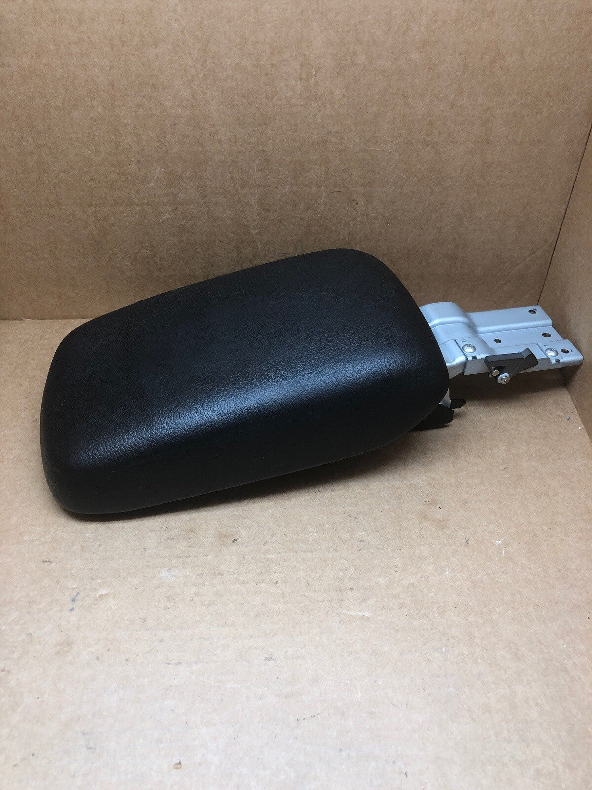 2012 2015 SUBARU IMPREZA CROSSTREK CENTER CONSOLE ARMREST LID BLACK OEM D12