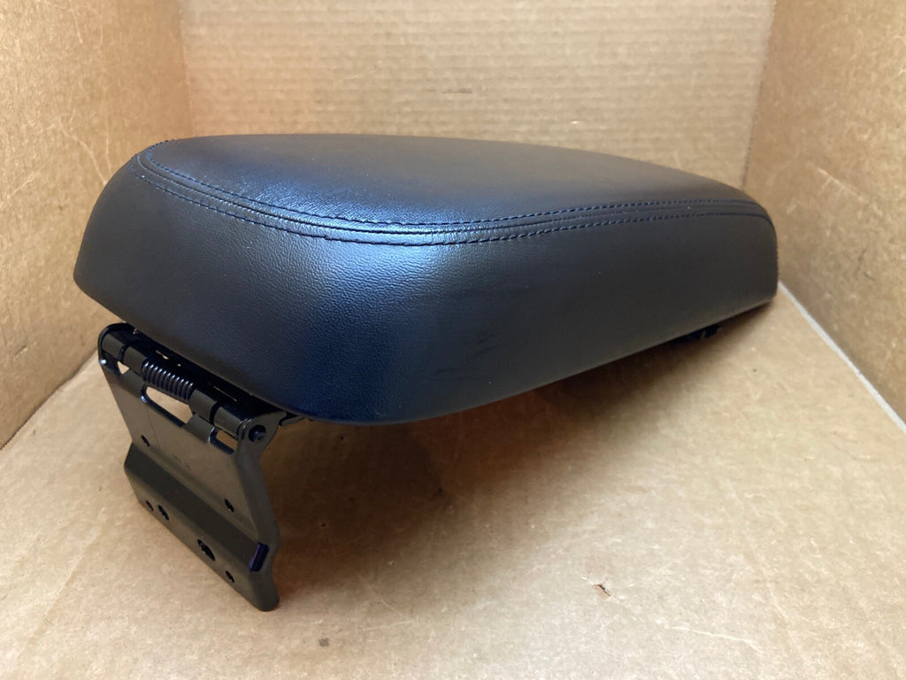 11 17 CHRYSLER 300 CENTER CONSOLE LID COVER TOP ARMREST ARM REST OEM BLACK7