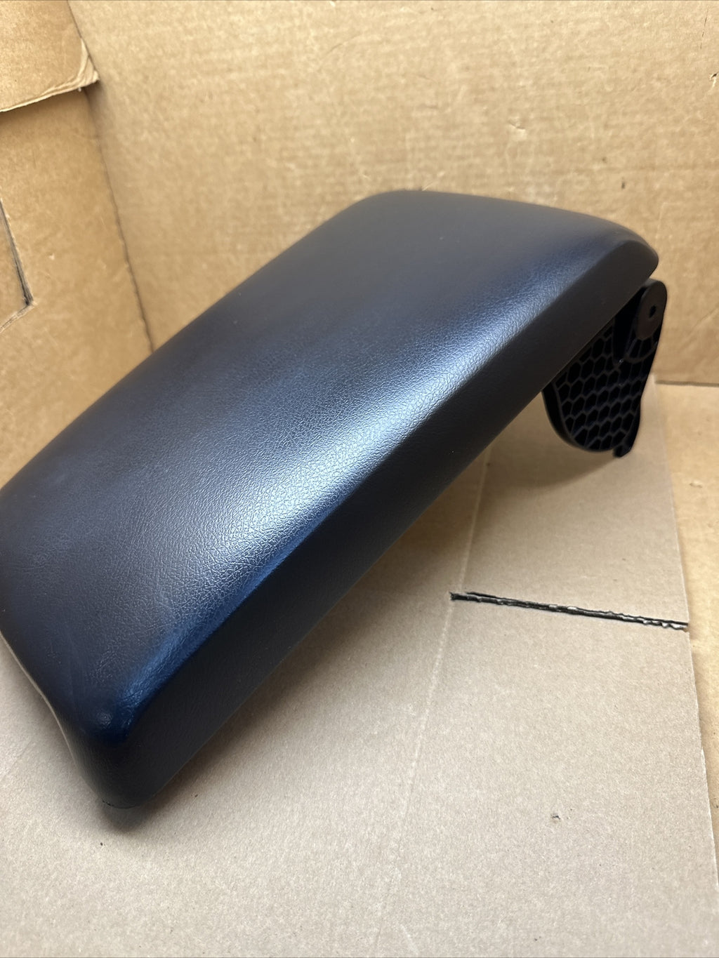 2015 2017 Toyota Camry Center Console Lid Cover Armrest Arm Rest Black1