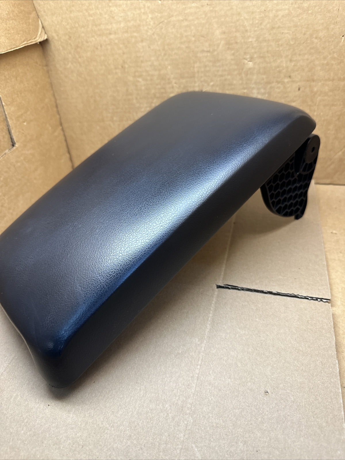 2015 2017 Toyota Camry Center Console Lid Cover Armrest Arm Rest Black1