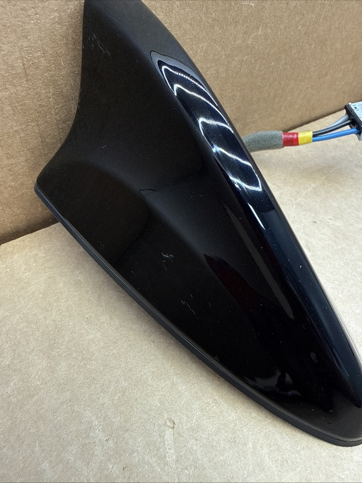 2016-2018 Kia Sorento Roof Radio Shark Fin Antenna Black 96210-C6100 SCRATCHED2