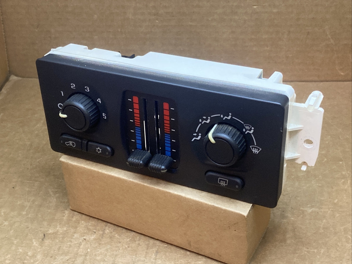 03 06 Silverado Sierra Tahoe Yukon Manual Dual Climate Control w/ Defog 103700344