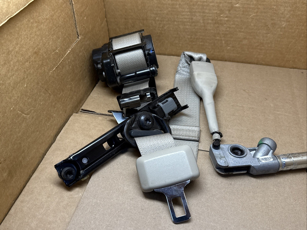 2010 2016 Cadillac SRX Front Left Driver Side Seat Belt Seatbelt Retractor Tan1