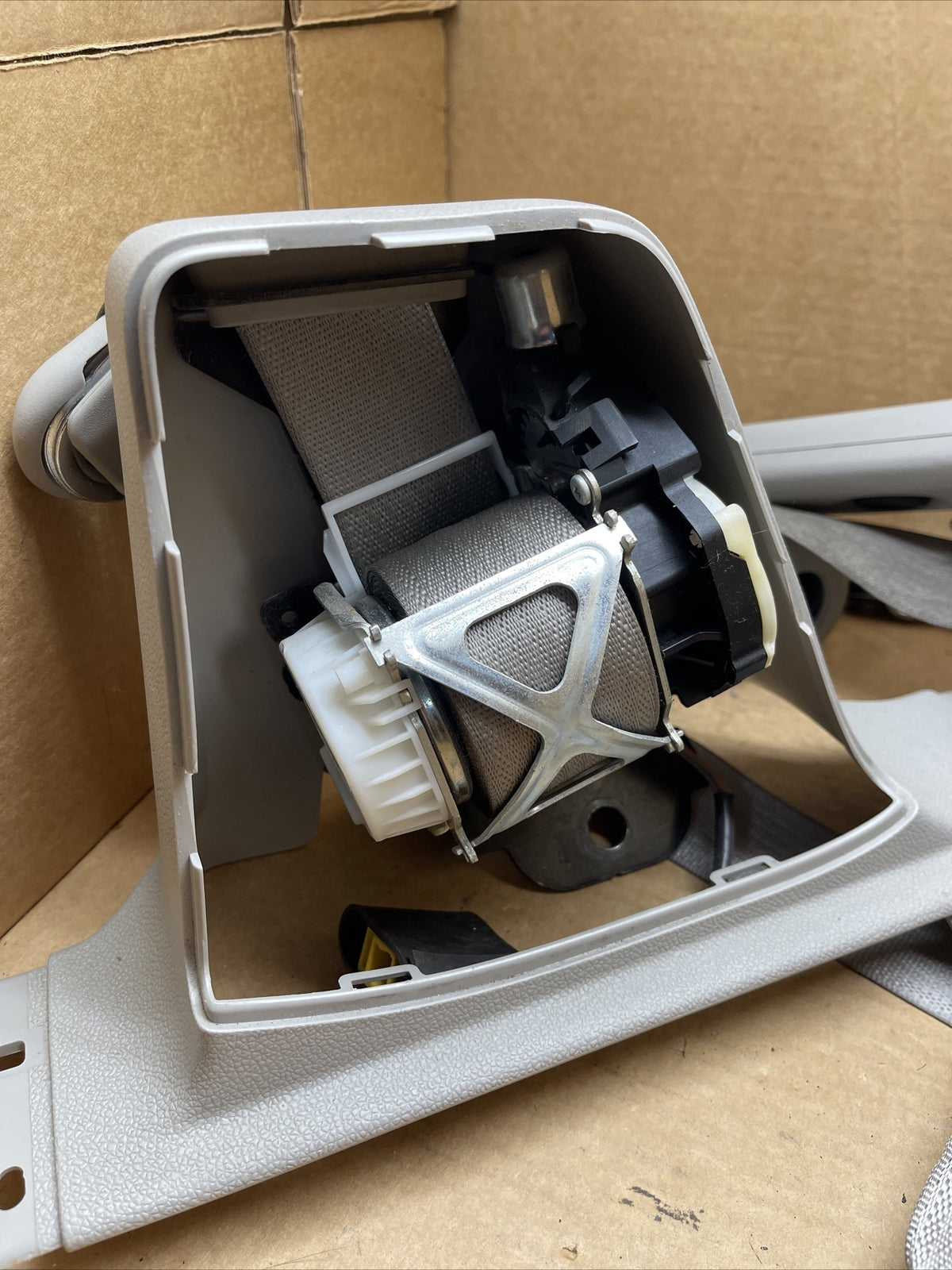 07 10 Silverado Sierra EXT Right Left Seat Belt Seatbelt Retractor Set Gray Grey1