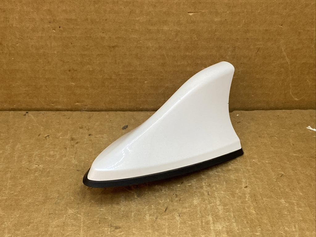 2014 2016 Kia Forte Shark Fin Antenna Assembly Shimmering White 96210 A7100SWP1