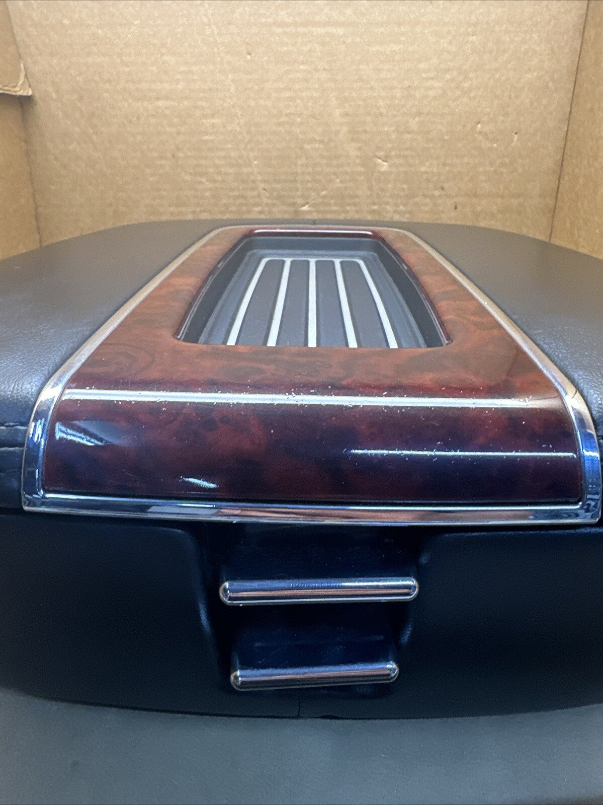 2007 2013 Cadillac Escalade ESV Center Console Lid Top Armrest0