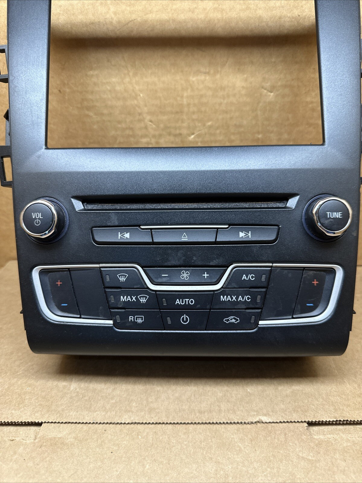 17 20 Fusion Temp Temperature Climate Radio Control Bezel Panel HS7T 18E245 AGA3