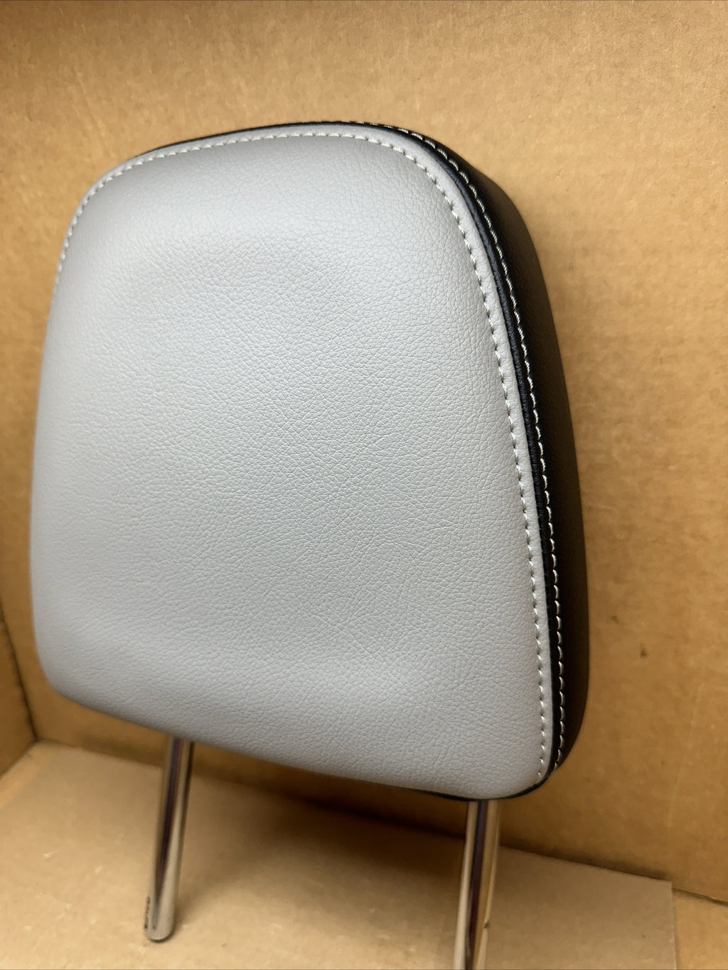 2013 2018 Toyota Rav4 Front Seat Headrest Left Right Driver Passenger Gray1