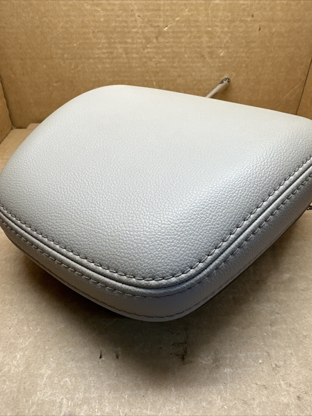 2020 2022 Ford Escape Front Head Rest Headrest Driver Passenger Leather3