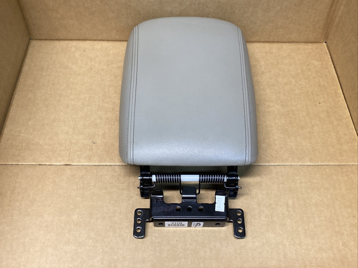 2016 2019 Kia Sorento Center Console Lid Cover Arm Rest Armrest Stone Beige Gray6
