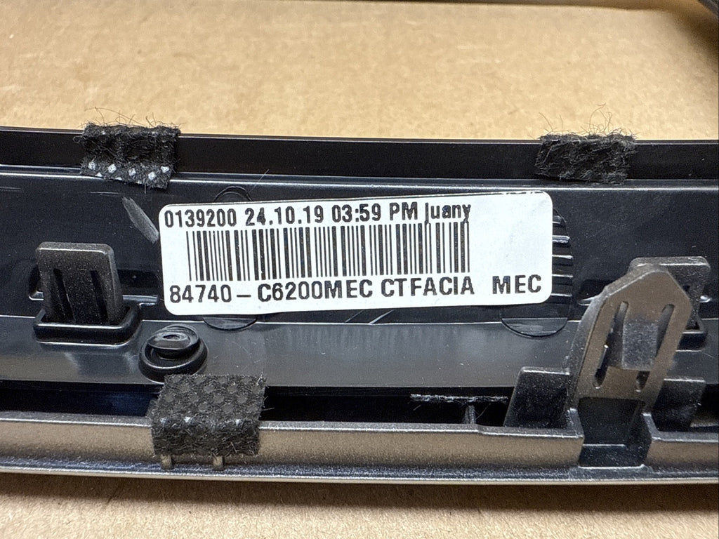 2016 2020 Kia Sorento Center Dash Radio Control Bezel Trim Panel8