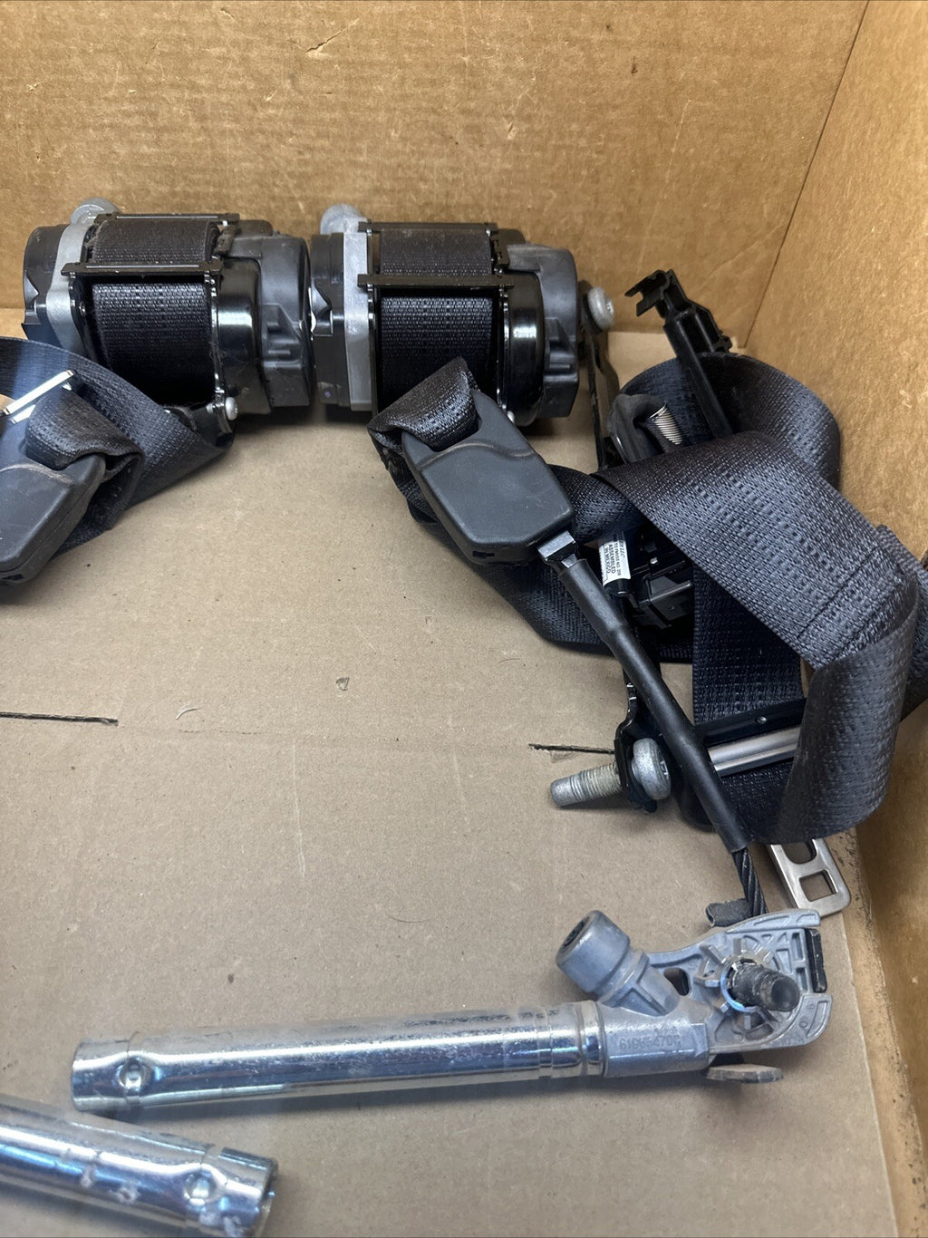2013 2015 Dodge Dart Front Right Left Driver Passenger Seat Belt Retractors Set2