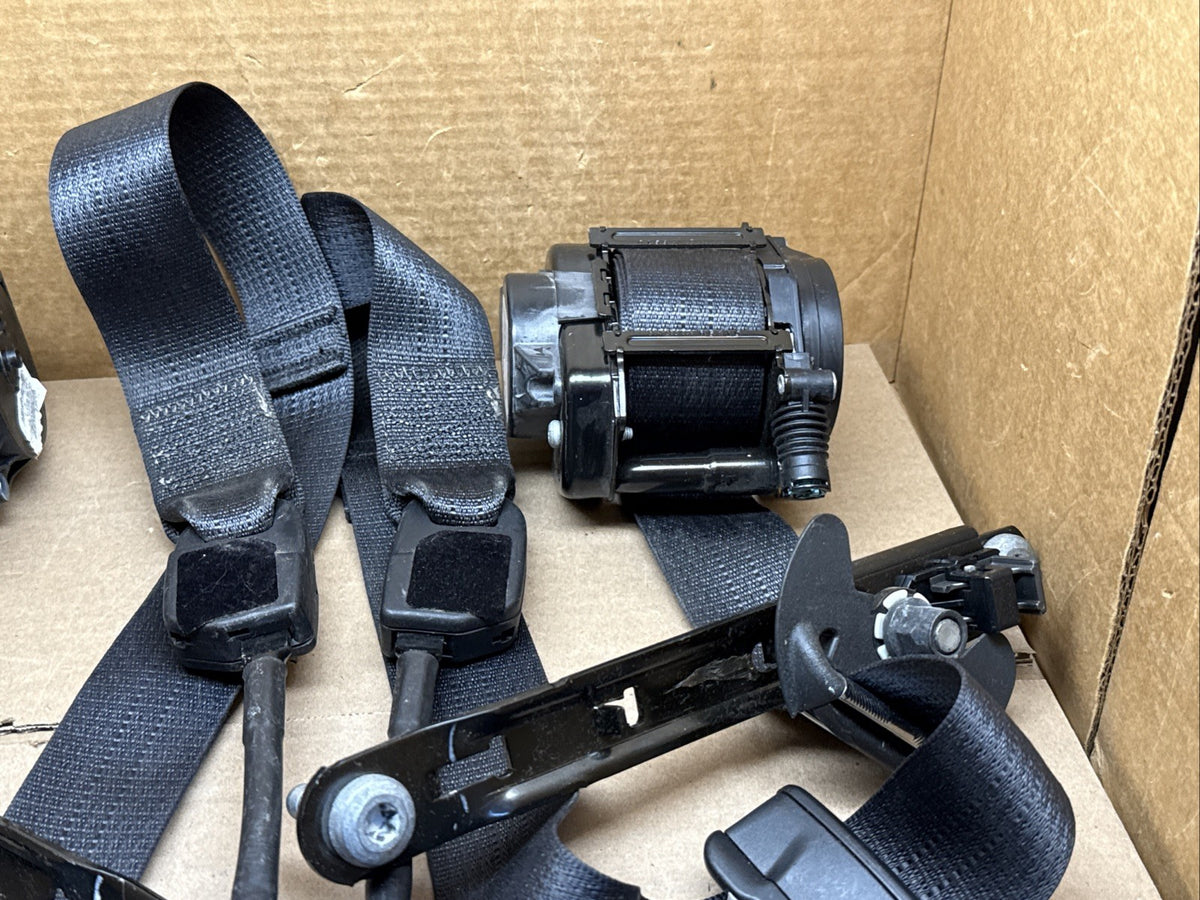 2017 2023 Jeep Cherokee Front Driver Passenger Seat Belt Seatbelt Set Pair2