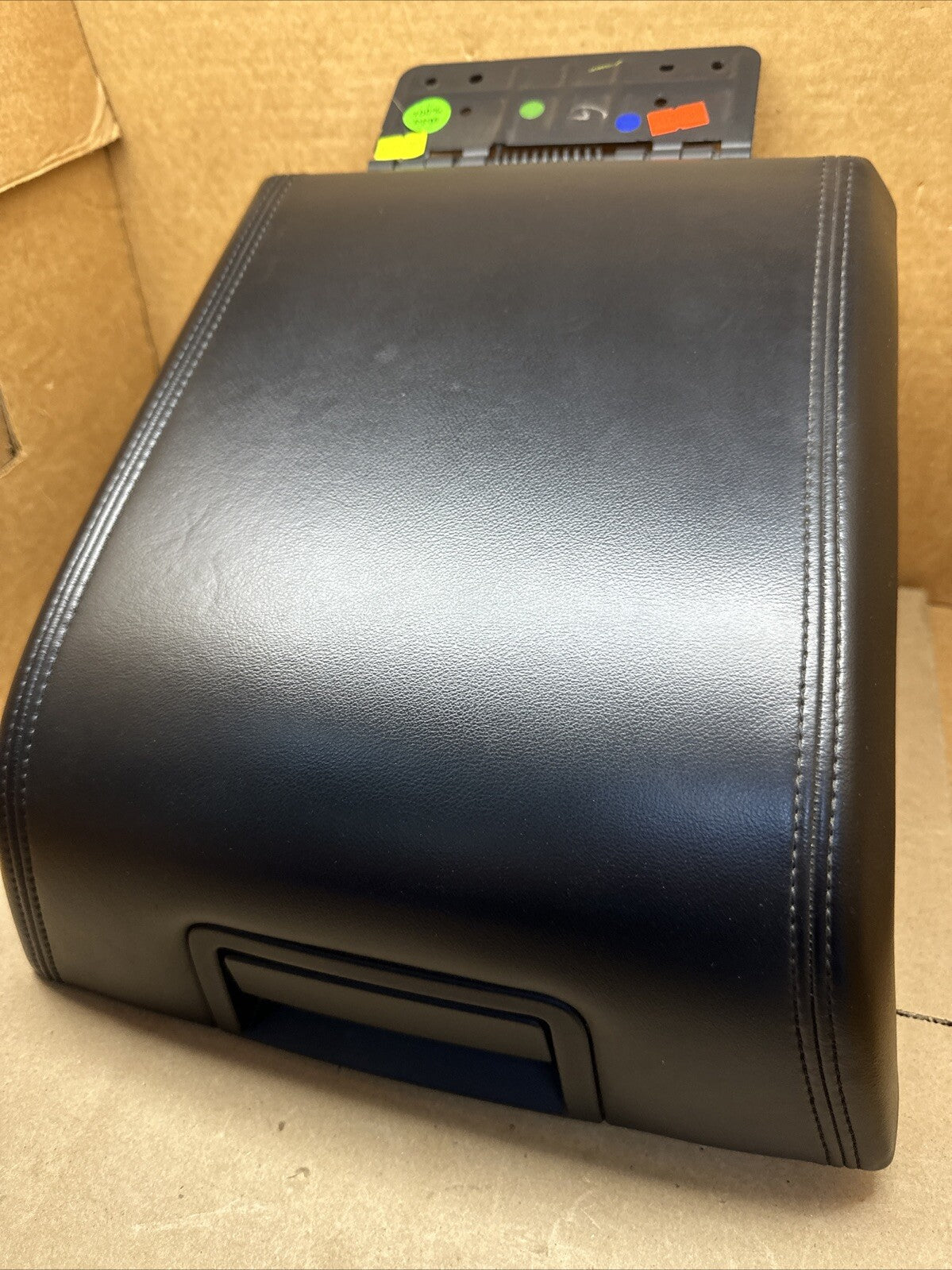 2007 2014 Lincoln Navigator Center Console Cover Lid Arm Rest Black Leather OEM3