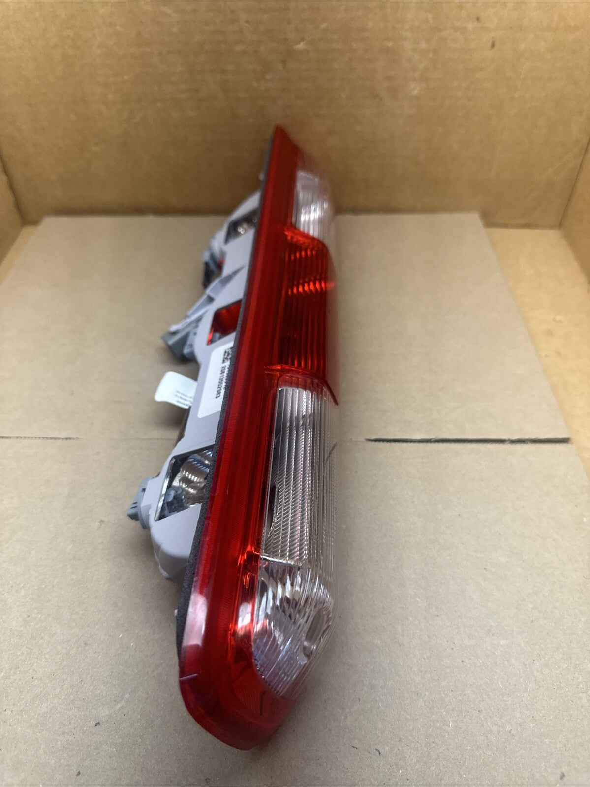 16 22 CHEVROLET COLORADO HIGH MOUNTED THIRD 3RD BRAKE TAIL LIGHT 52127100 OEM1