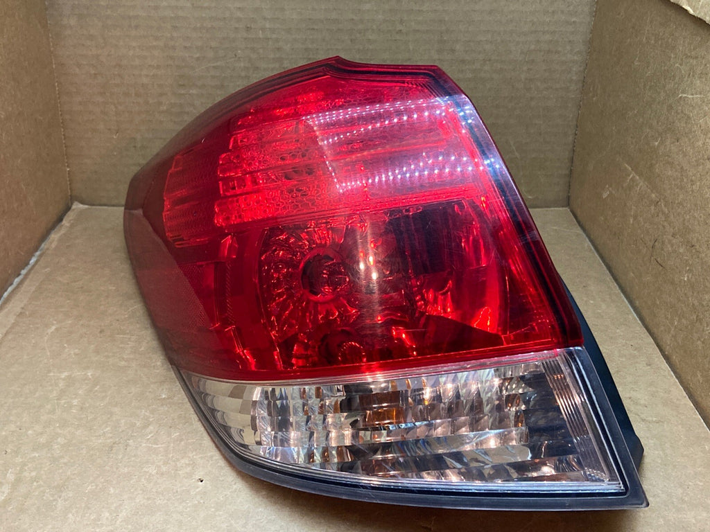 10 14 Subaru Outback Driver Side Left Taillight Tail Light Outer Quarter Panel3