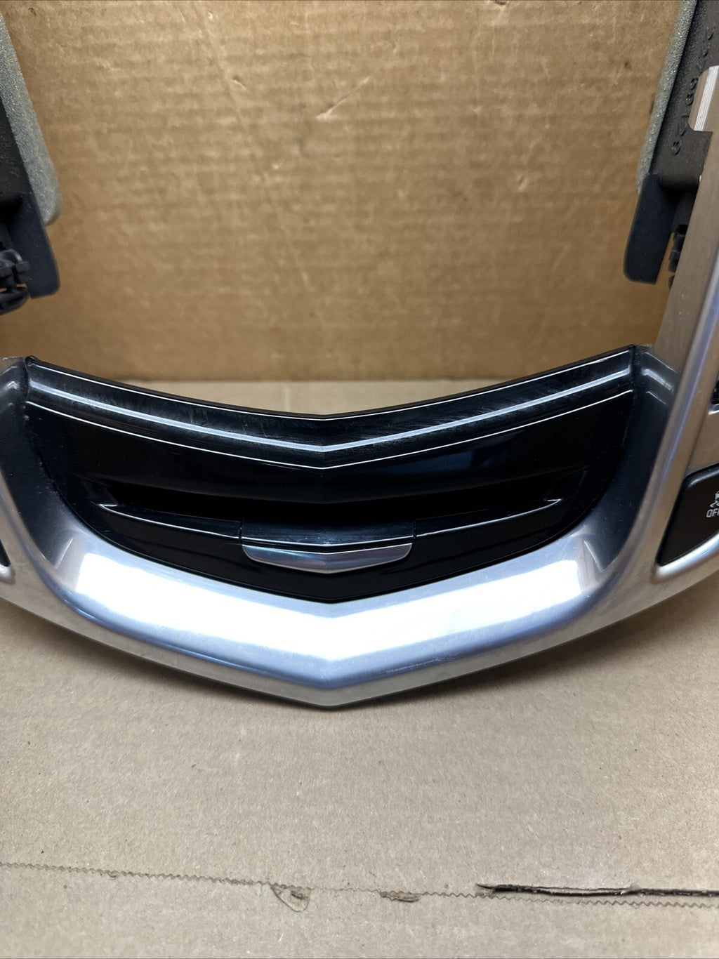 2013 2016 CADILLAC SRX RADIO DASH VENTS BEZEL TRIM 23168279 OEM4