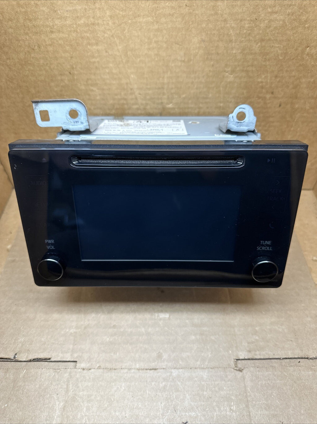 2014 2016 Toyota Sienna Radio CD Player Display Screen P10693 86140 080100