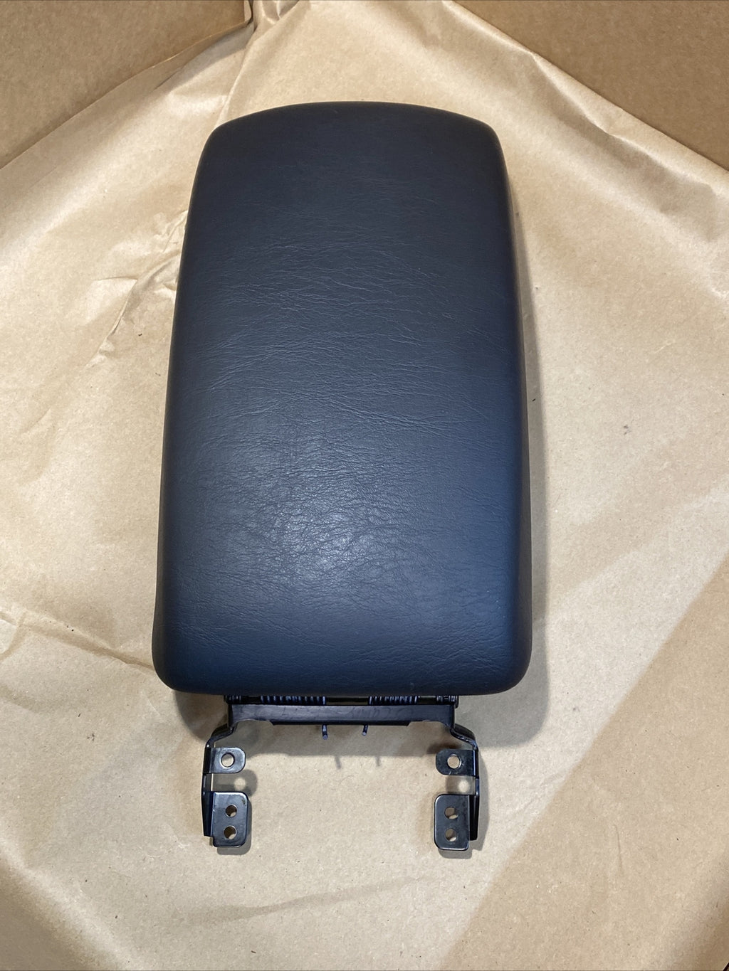 2002 2006 Toyota Camry Center Console Lid Cover Top Arm Rest Armrest Black6