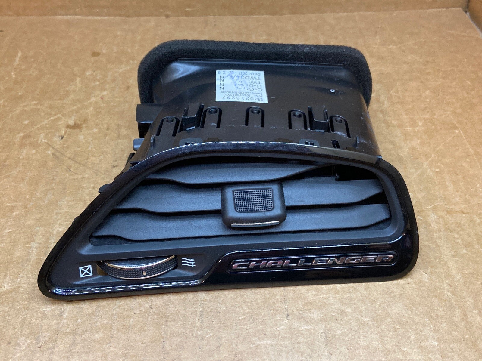 15 20 Dodge Challenger Front Right Side Dashboard A/C Heat Air Vent Outlet OEM1