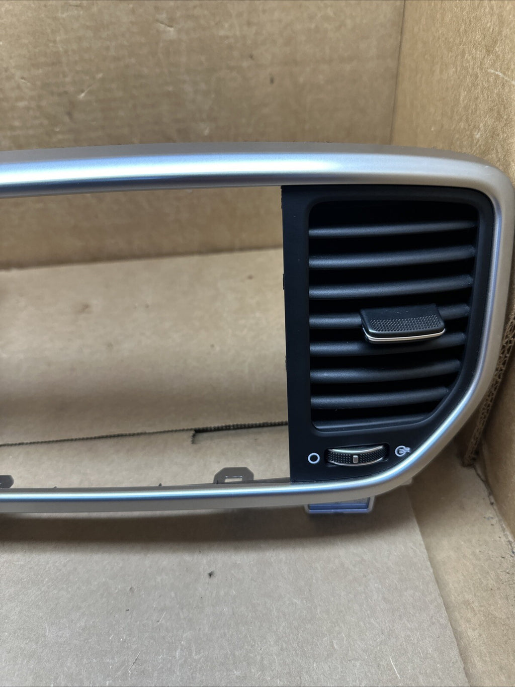 2017 2022 Kia Sportage Center Dash Radio Bezel Vents Surround Trim Silver2