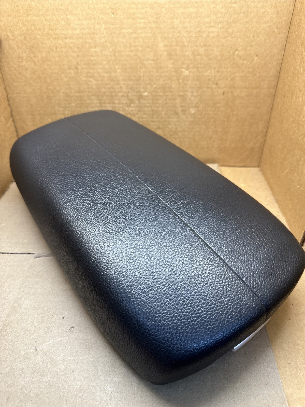 2011 2013 Kia Sorento Center Console Arm Rest Armrest Lid Cover Black OEM0