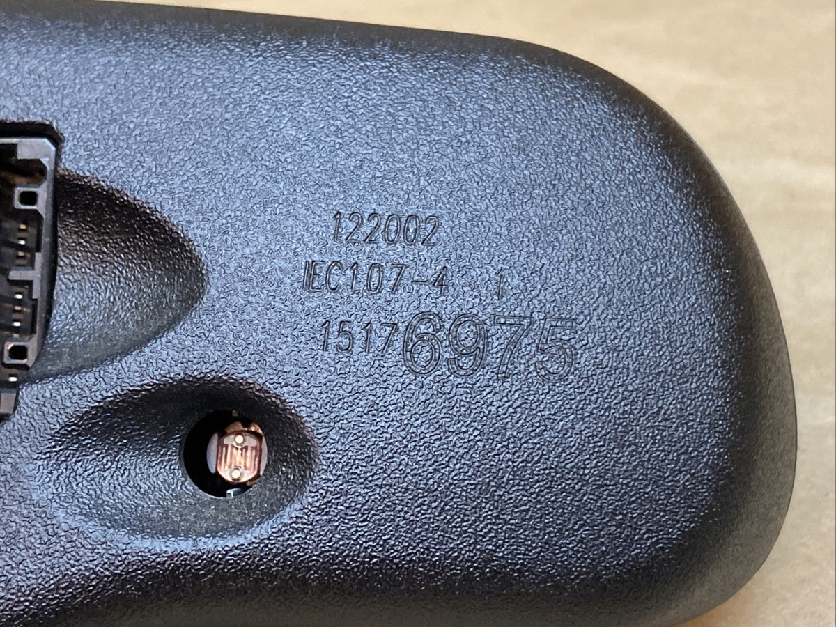 02 06 Chevy Suburban Tahoe Yukon Rear View Mirror Auto Dim Compass GNTX 177 C58