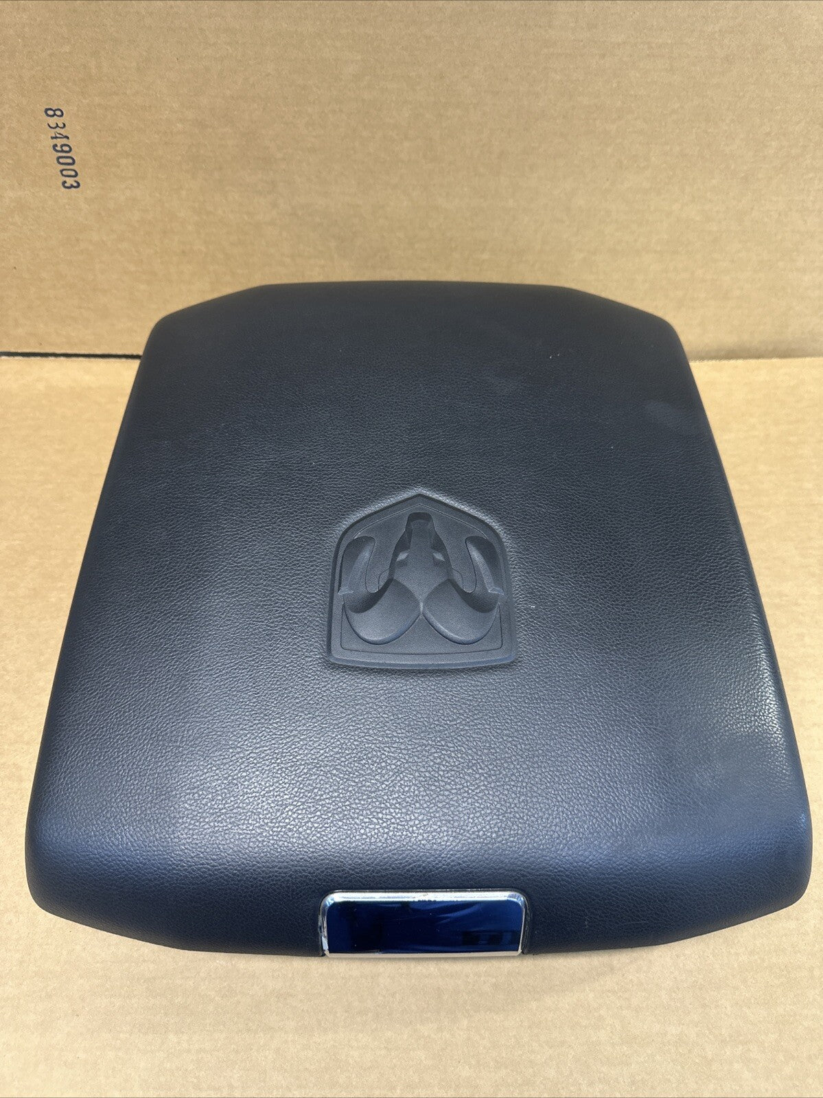2009 2012 DODGE RAM FULL THROUGH FLOOR CENTER CONSOLE LID ARMREST BLACK OEM0