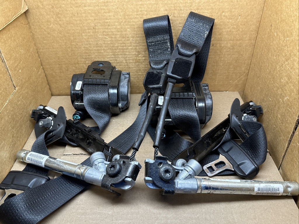 2017 2023 Jeep Cherokee Front Driver Passenger Seat Belt Seatbelt Set Pair12