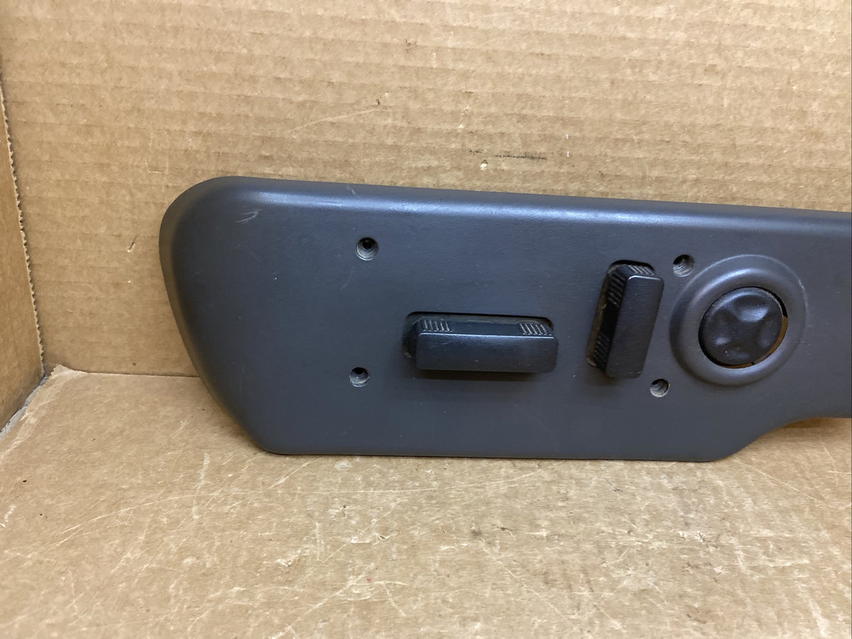 03 06 Silverado Driver Left Side Seat Switch Assembly Bezel 88941678 Black 6921