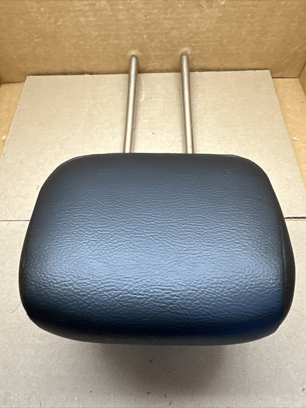 2017 2024 CHRYSLER PACIFICA REAR 3RD ROW CENTER SEAT HEADREST OEM BLACK LEATHER6