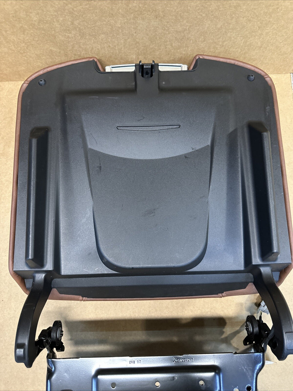 2018 CADILLAC ESCALADE CENTER CONSOLE ARMREST STORAGE LID PHONE CHARGER BROWN7