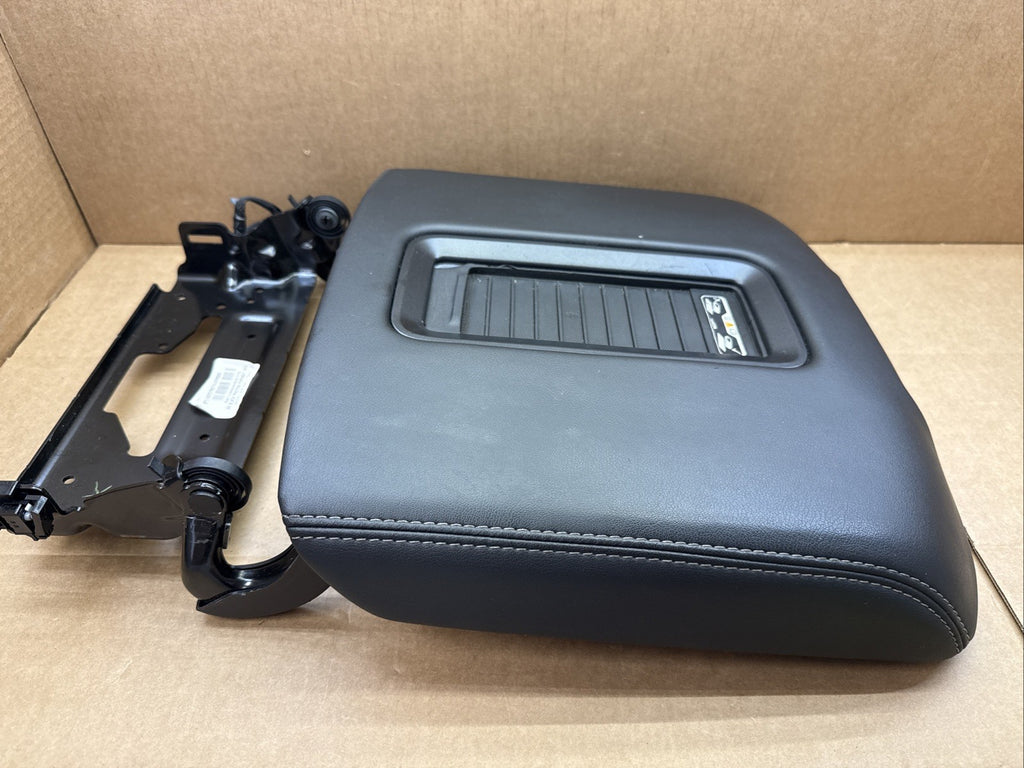2016-2020 Suburban Tahoe Yukon Center Console Armrest Lid Cover Charging Pad3