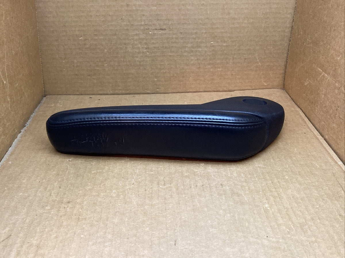 2011 2016 GRAND CARAVAN TOWN & COUNTRY ARMREST FRONT LEFT DRIVER BLACK ARM REST8