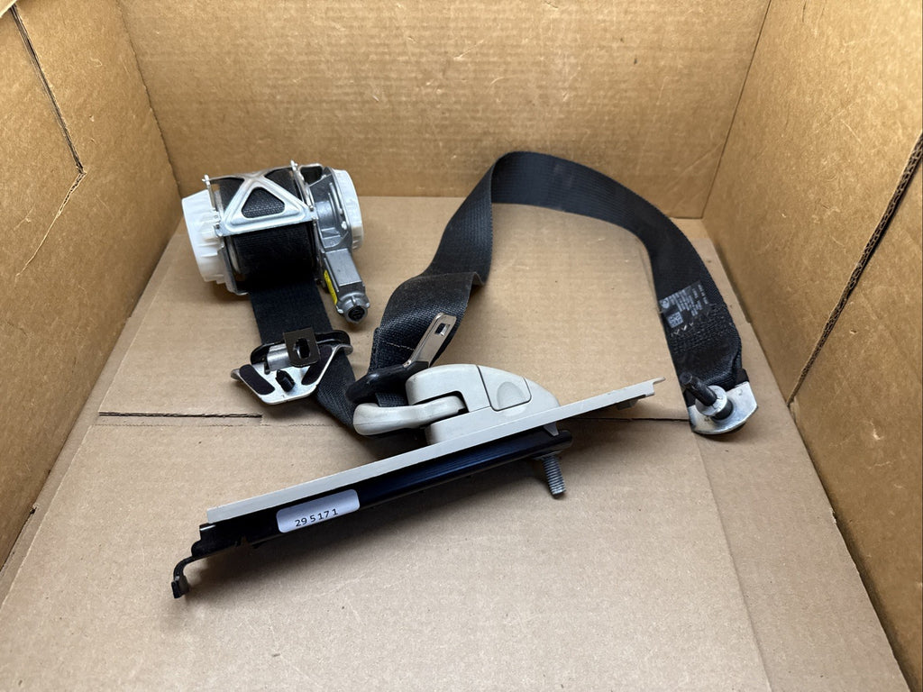 2014 2019 Ford Fiesta Front Left Driver Side Seat Belt Seatbelt Retractor0