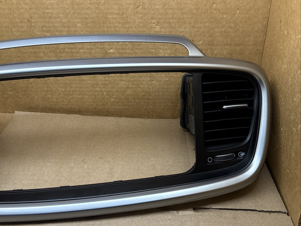 2016 2020 Kia Sorento Center Dash Radio Control Bezel Trim Panel3