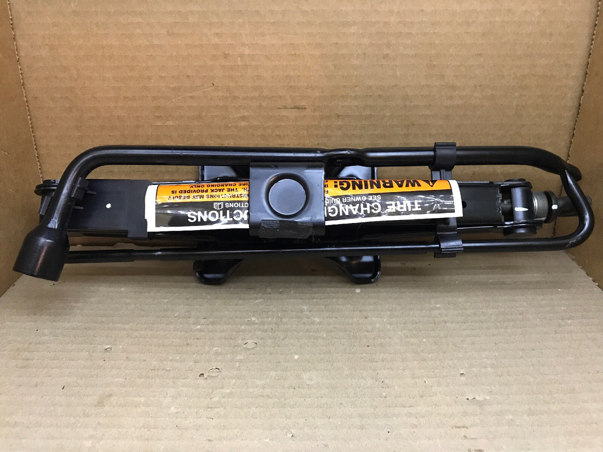 01 12 Escape Mariner Tribute Emergency Scissor Jack Lug Tool Set Spare Tire Kit1