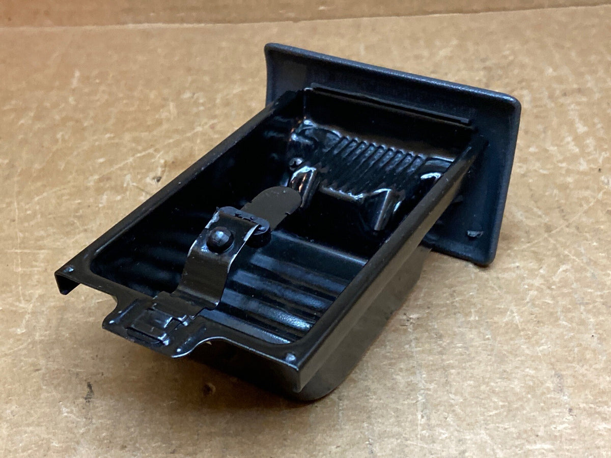 00 06 Suburban Tahoe Silverado GMC Yukon Sierra Dash Ashtray Ash Tray Insert 12D3