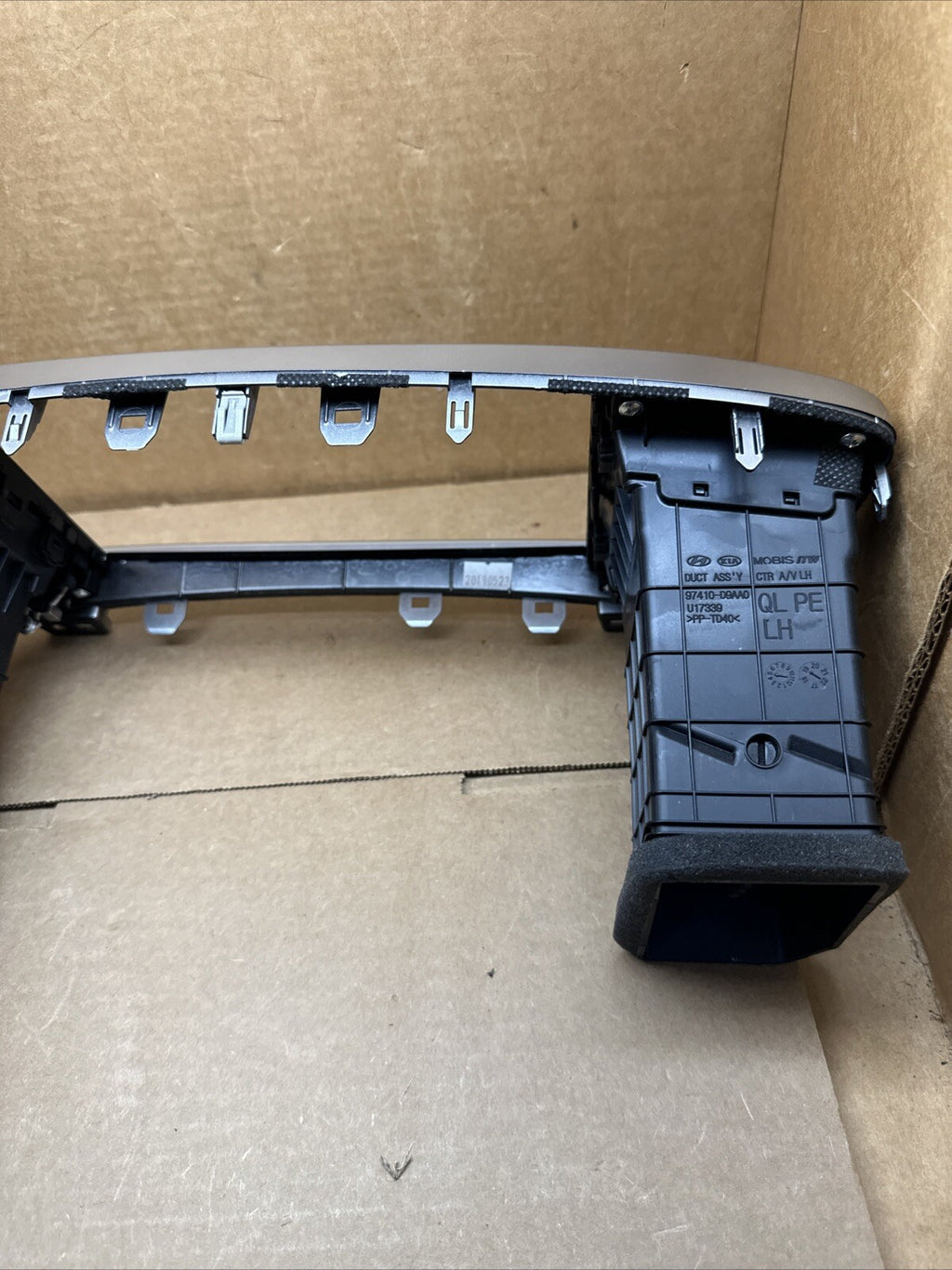 2017 2022 Kia Sportage Center Dash Radio Bezel Vents Surround Trim Silver6