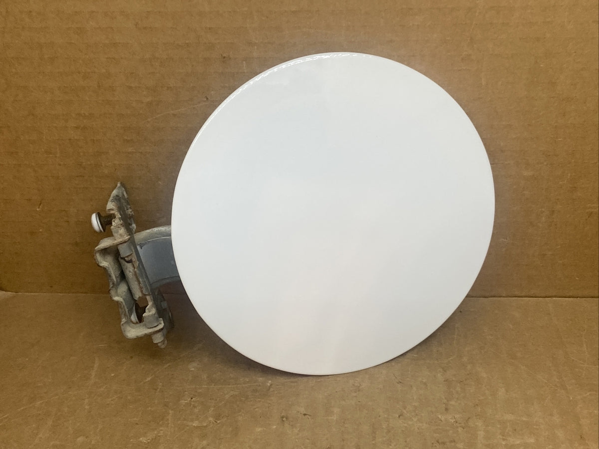 00 06 Tahoe Suburban Yukon Fuel Gas Tank Cap Door Lid Cover Olympic White 50U0
