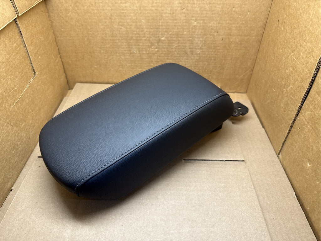 2020 2022 Kia Soul Center Console Lid Cover Top Arm Rest Armrest Black0
