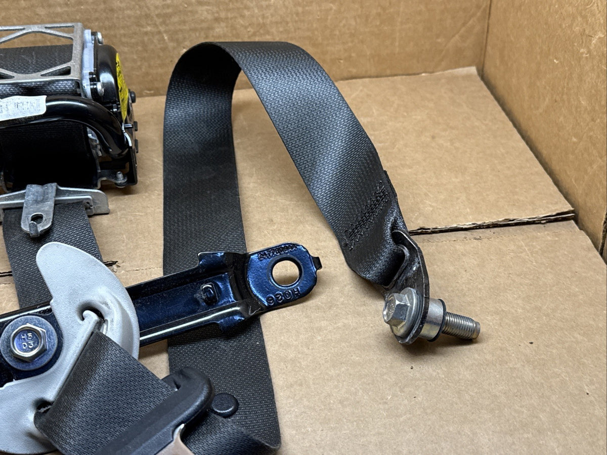 2015 2019 Subaru Outback Front Left Driver Side Seat Belt Seatbelt Retractor3
