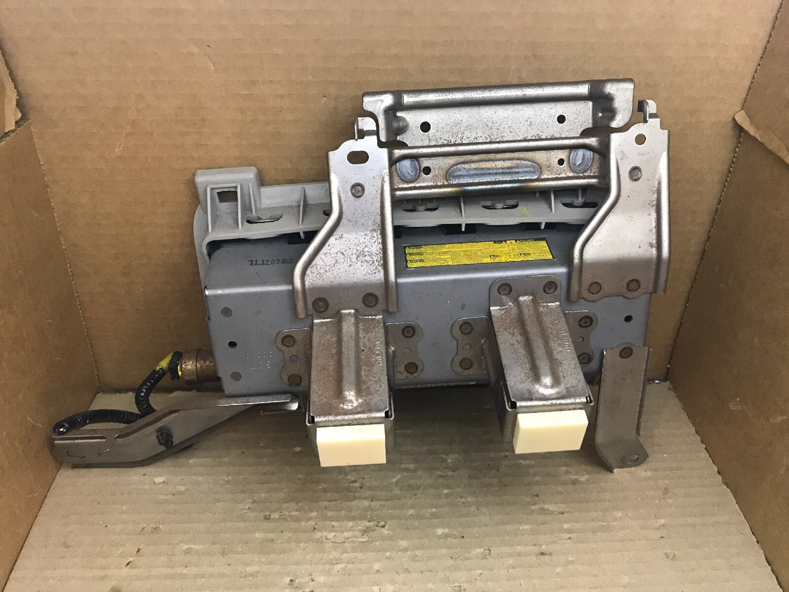 2012 2015 SCION iQ RIGHT SIDE PASSENGER KNEE LOWER AIRBAG AIR BAG GRAY4
