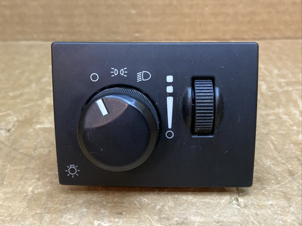 05 10 Charger 300 Head Light Headlight Lamp Switch Buttons Controls P68019567AD0