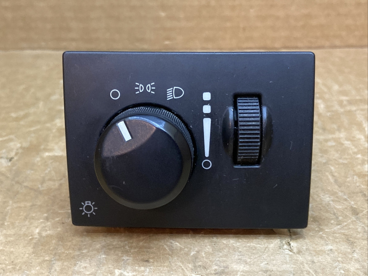 05 10 Charger 300 Head Light Headlight Lamp Switch Buttons Controls P68019567AD0