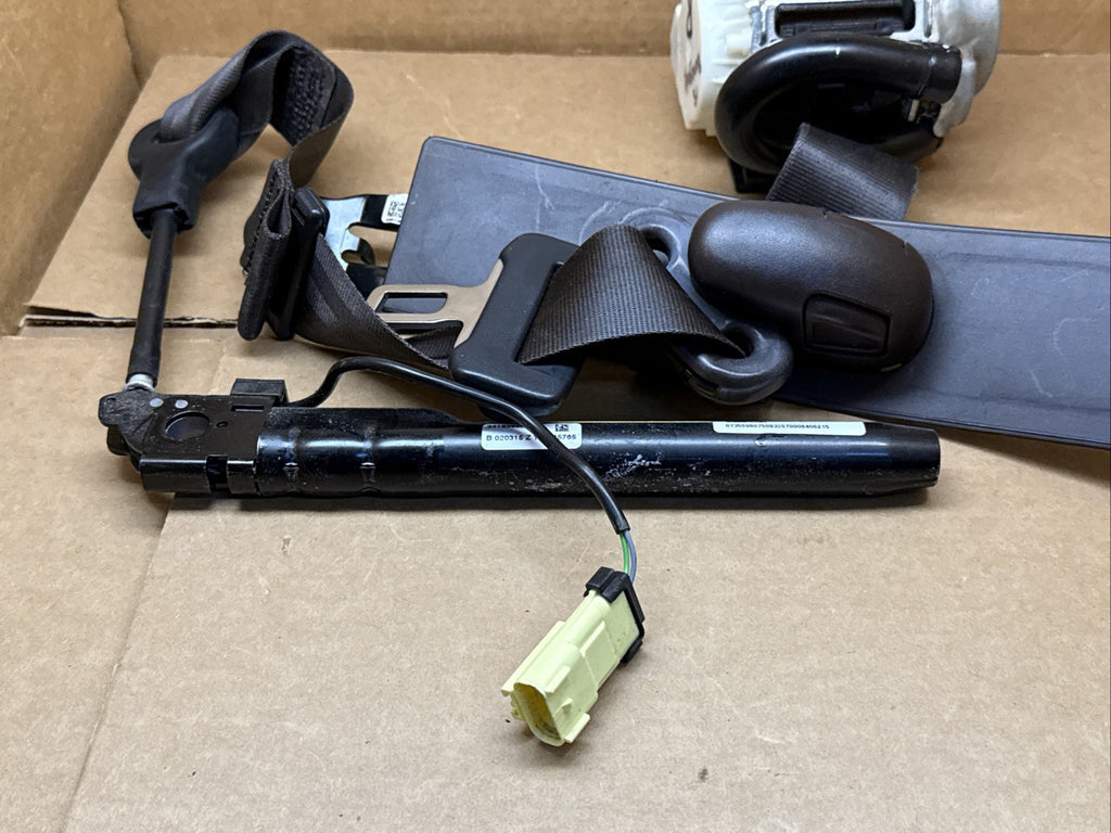 2015 2018 Jeep Renegade Front Right Passenger Seat Belt Seatbelt Retractor Brown3