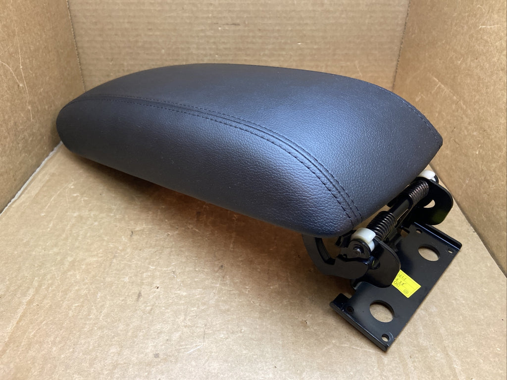14 16 Kia Cadenza Center Console Lid Cover Top Arm Rest Armrest Leather Black6